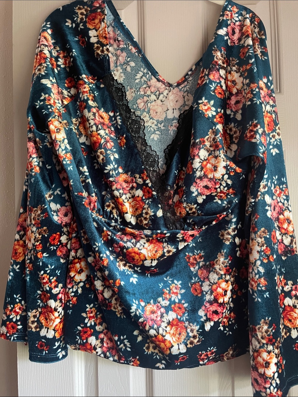 Floral V-Neck Long Sleeve Top - Teal Floral XL NWT.  Black  lace trim on the V.